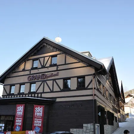 Grand Apartments Spindleruv Mlyn Гостевой дом Шпиндлерув-Млин